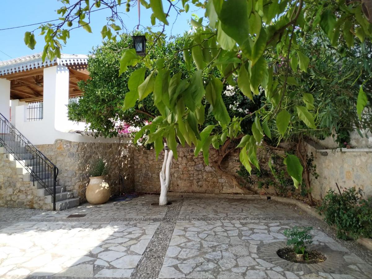 Liknon Guesthouse Villa Galaxidi Bagian luar foto