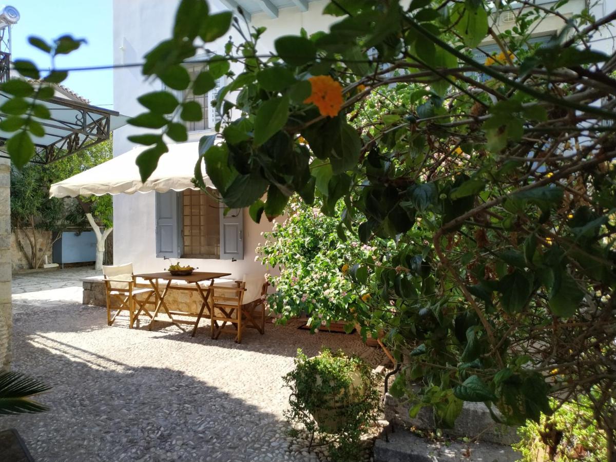 Liknon Guesthouse Villa Galaxidi Bagian luar foto